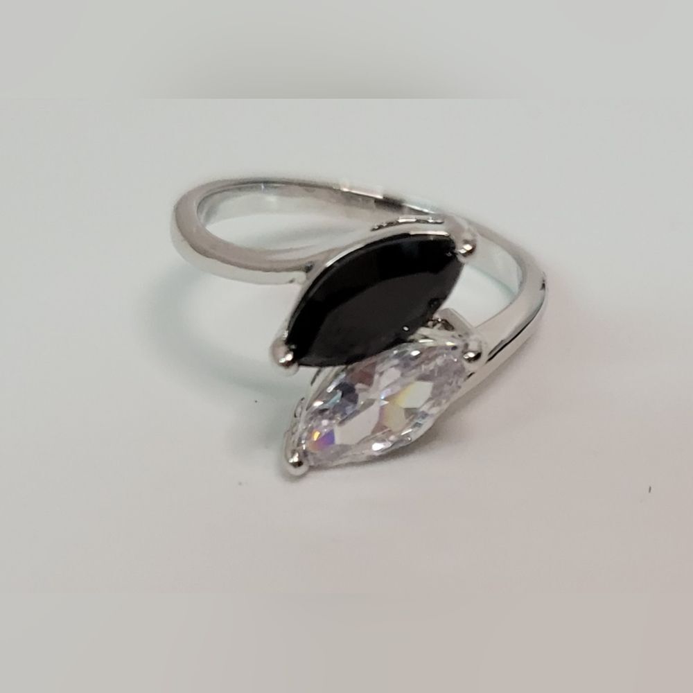 New! Size 7, Rhinestone Ring - Picture 5 of 10